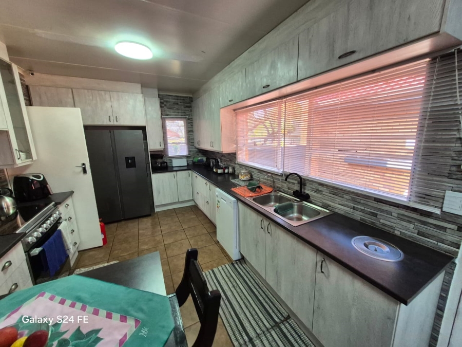 3 Bedroom Property for Sale in Geelhoutpark North West